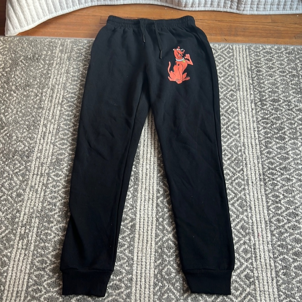 Hiclol junior size small black sweatpants, scooby doo on pant leg gently used